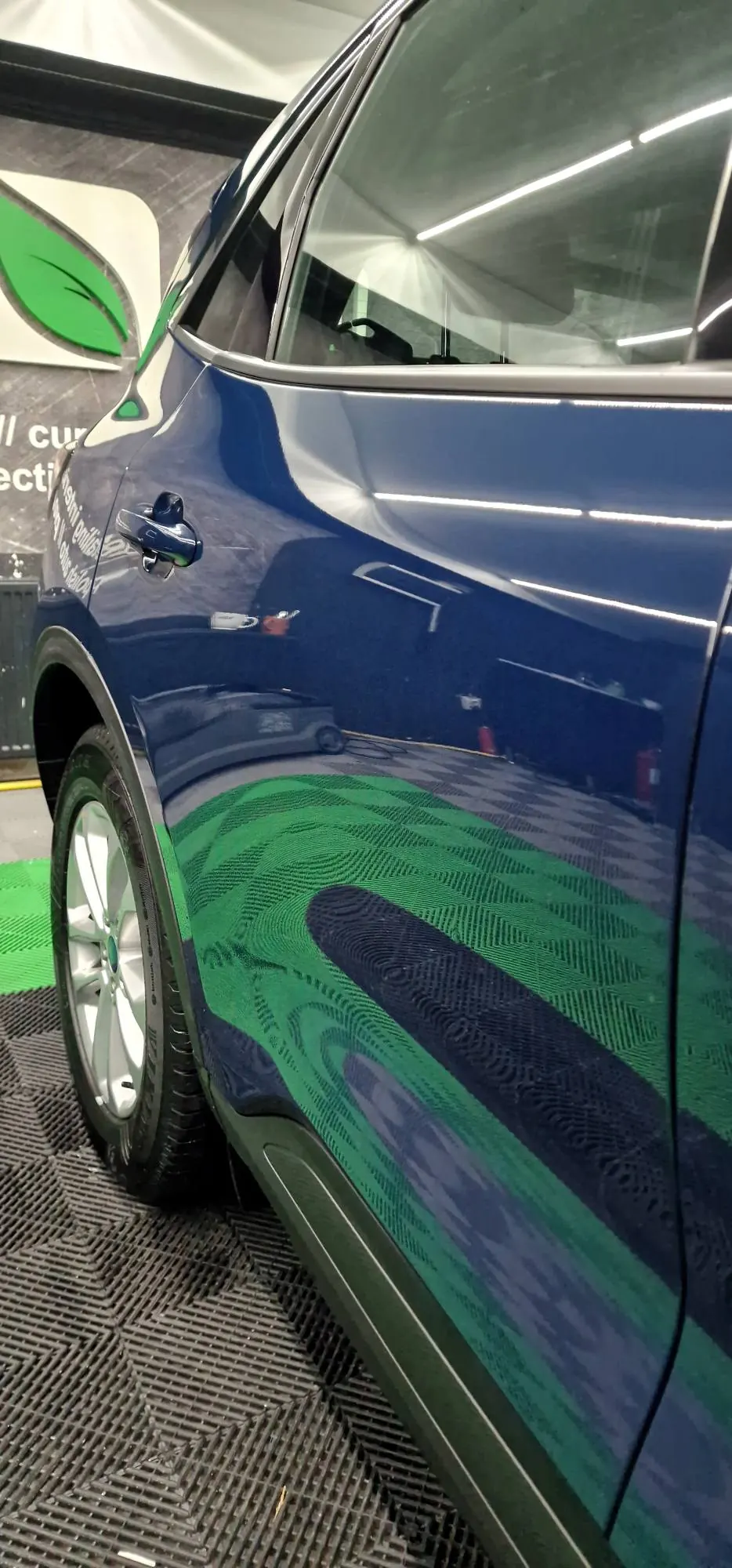 Detailing exterior Ford Kuga — lac